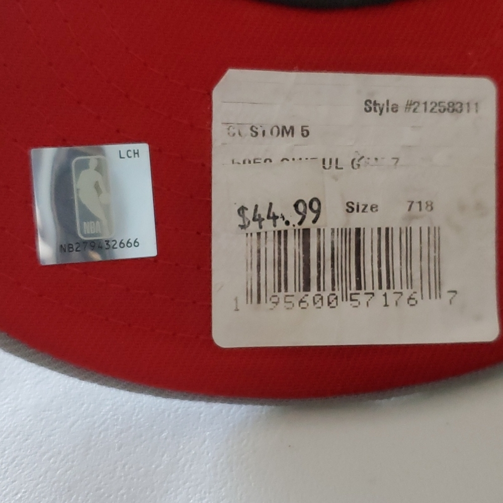 Chicago Bulls Hat - Picture 3 of 3